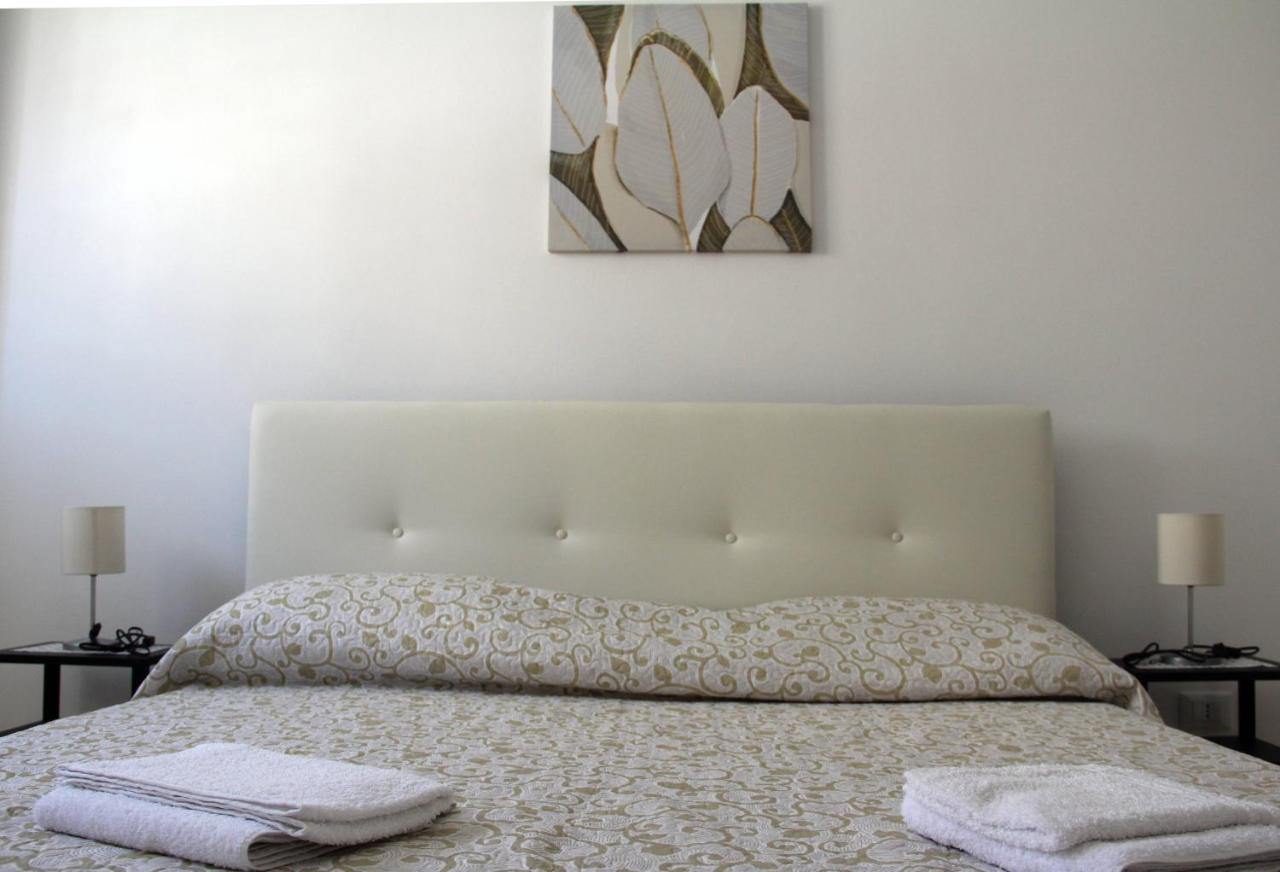 Cataldi's Rooms Noto Esterno foto