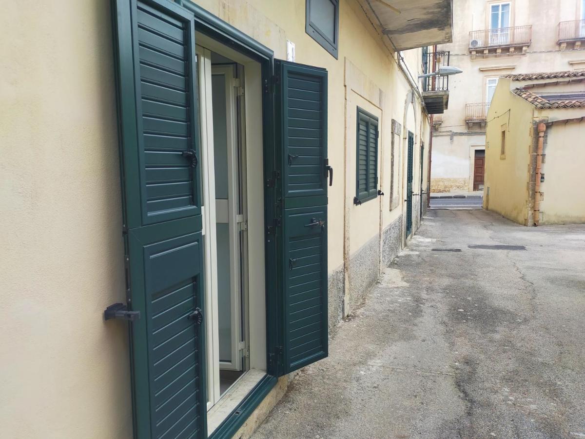 Cataldi's Rooms Noto Esterno foto